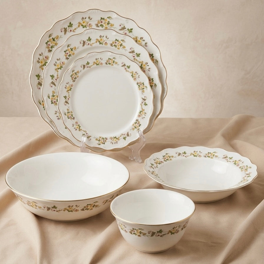 Elegant 26-Piece Porcelain Dinnerware Set – Floral Design with Gold Rim
