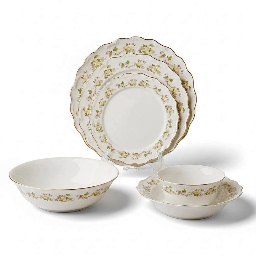 Elegant 26-Piece Porcelain Dinnerware Set – Floral Design with Gold Rim
