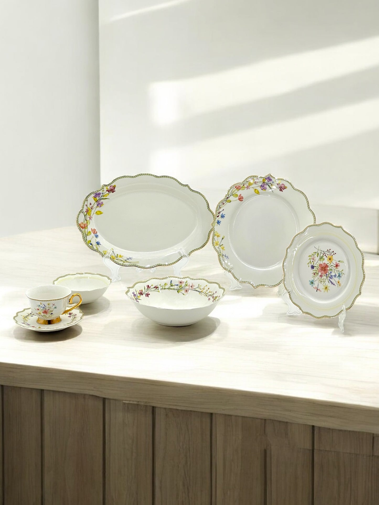 Vibrant Bloom 32-Piece Porcelain Dinnerware Set