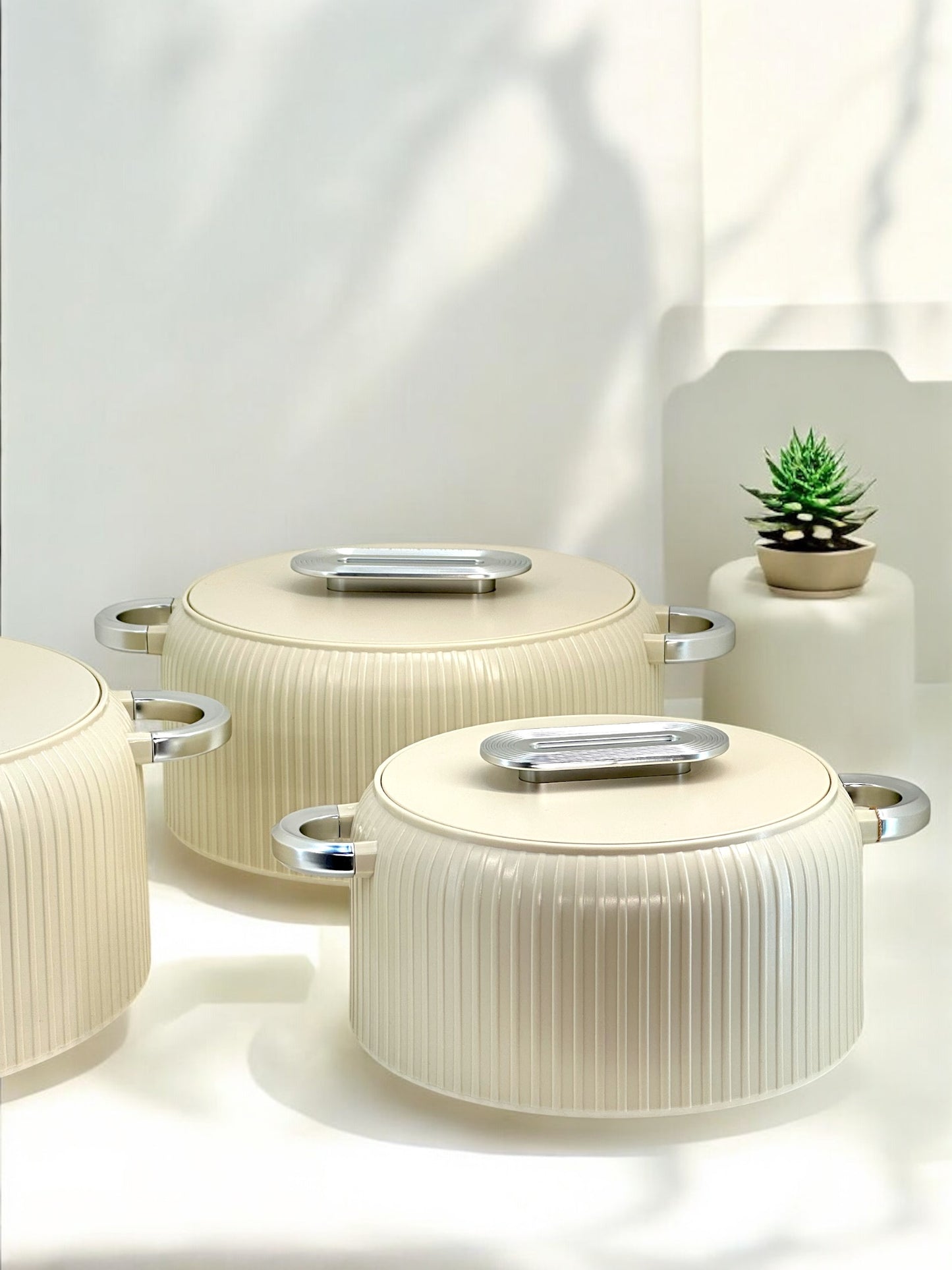 uxury Ribbed Hot Pot Set: 3 Sizes, silver-Trimmed