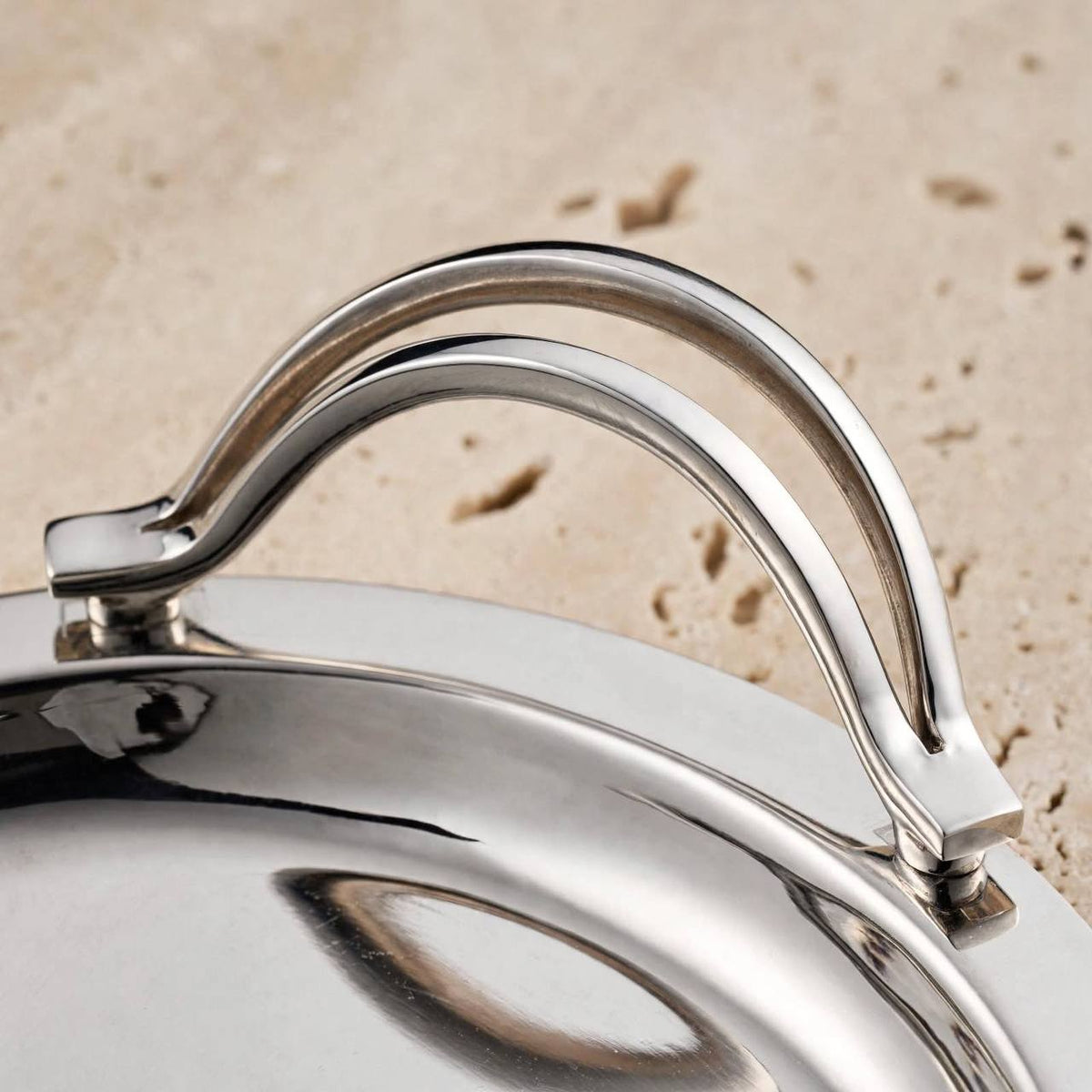Modern Oval Mirror Chrome Stainless Steel Serving Platter with Dual-Arch Handles – 44 × 29 cm
