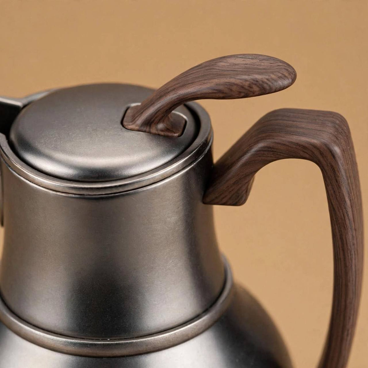 NGT Matt Chrome Thermal Dallah with Wood-Look Handle – 1 Liter